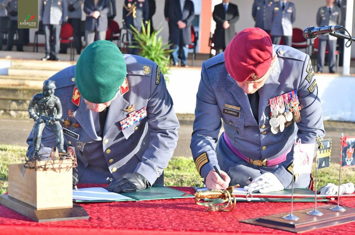 Exercito_pt's tweet image. 🫡 O Coronel Paulo Lourenço é o novo Comandante do Regimento de Comandos

👉 O Coronel de Infantaria Paulo Lourenço assumiu hoje o comando do Regimento de Comandos, sucedendo ao Coronel de Infantaria Duarte Varino.

L
#ExércitoPortuguês #Comandos