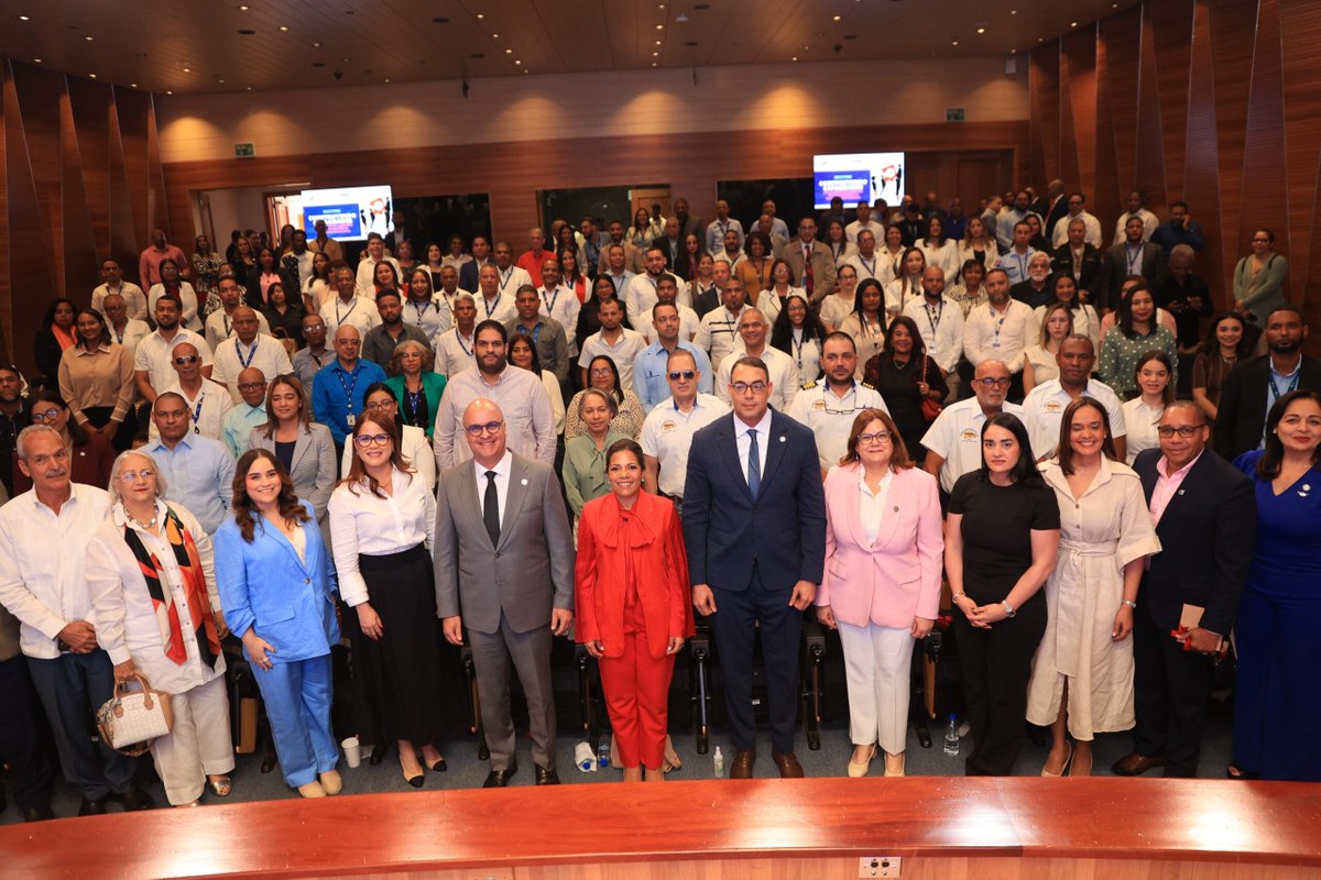 IDAC realiza panel “Construyendo capacidades para el desarrollo sostenible de la aviación civil” en Santiago dlvr.it/TPc4bt #NDigital