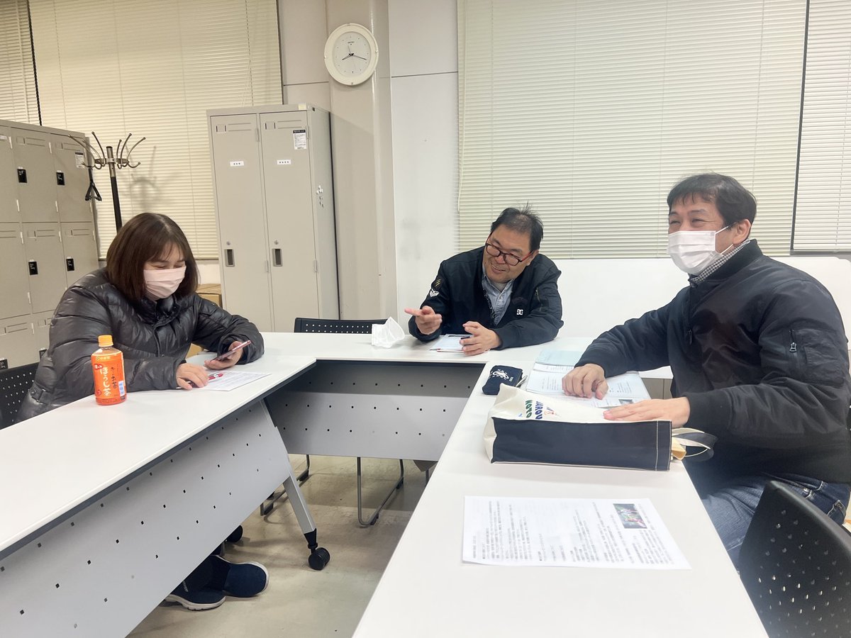 shunaneiga's tweet photo. こんばんは、周南映画祭実行委員会です。
今日は、3週間ぶりの会合。
前回とあまり変わらないレイアウトですが…😅
決定事項は…まだありませんが、
着実に前へ進んでおります！
とにかく発表まで、もうしばらくお待ちを！🙇
＃shunaneiga 
＃周南絆映画祭 https://t.co/ausQ7gVNI1