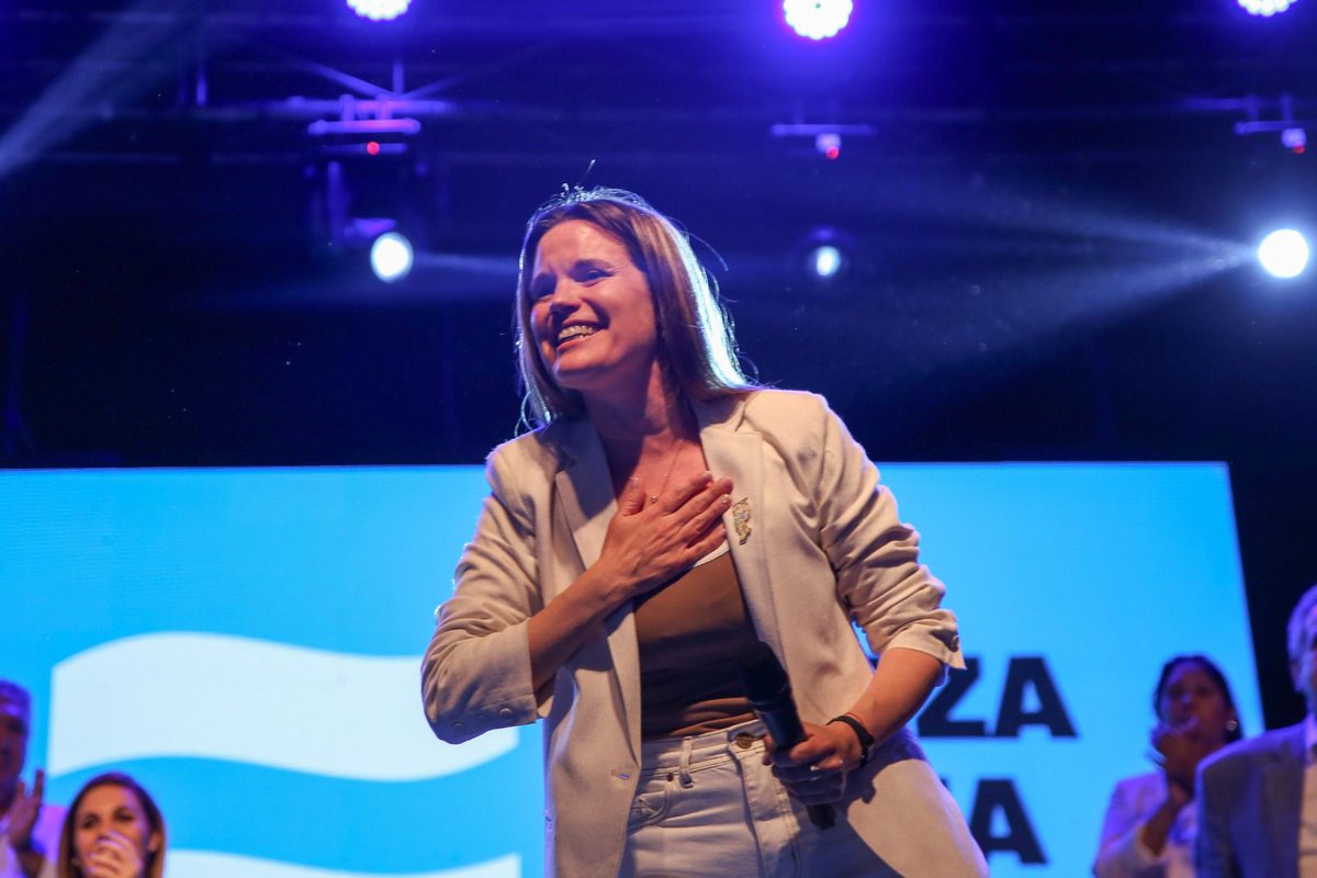 Después de una campaña hermosa hoy <a href="/carentepp/">Caren Tepp</a> jura como diputada nacional. No es un acto formal: es el comienzo de una etapa donde nuestras voces llegan más lejos y nuestra construcción colectiva se vuelve más fuerte.

Desde las 13hs en vivo por acá 👇🏼
🔗 youtube.com/live/pn8CjEWJH…