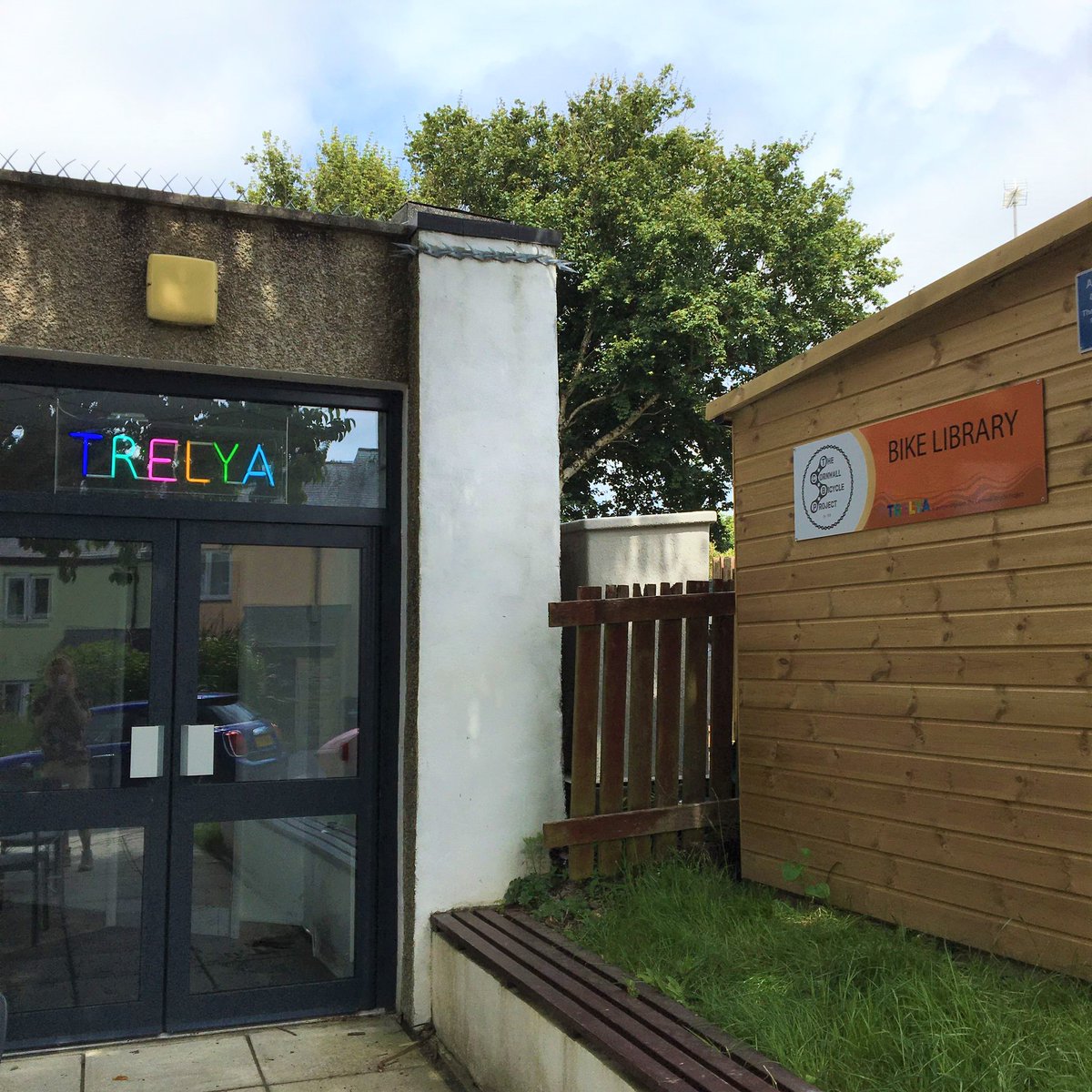 TrelyaCornwall's tweet image. The Cornwall Bicycle Project's Bike Library will be open tomorrow, 16th December from 9-10:30am and 3-4pm. 🚲

The bike library will be temporarily closed over the winter break, and will not be open on the 23rd or 30th December.

It will reopen as usual from the 6th January.