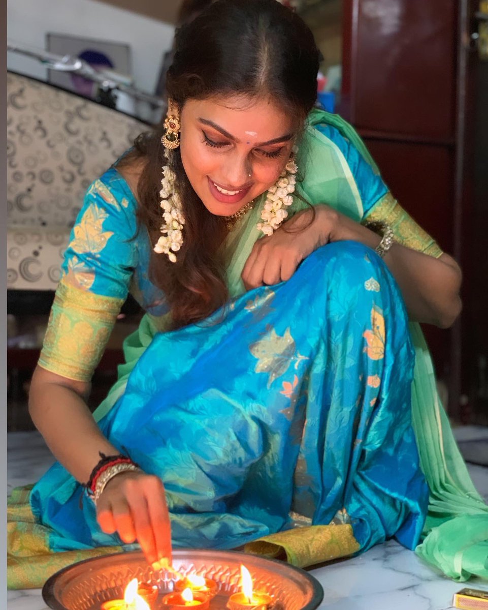SriNikha_'s tweet photo. இனிய கார்த்திகை தீபம் வாழ்த்துக்கள்🪔 #2025 

#ஸ்ரீநிஹா #SriNikha https://t.co/n3PXkL87SM