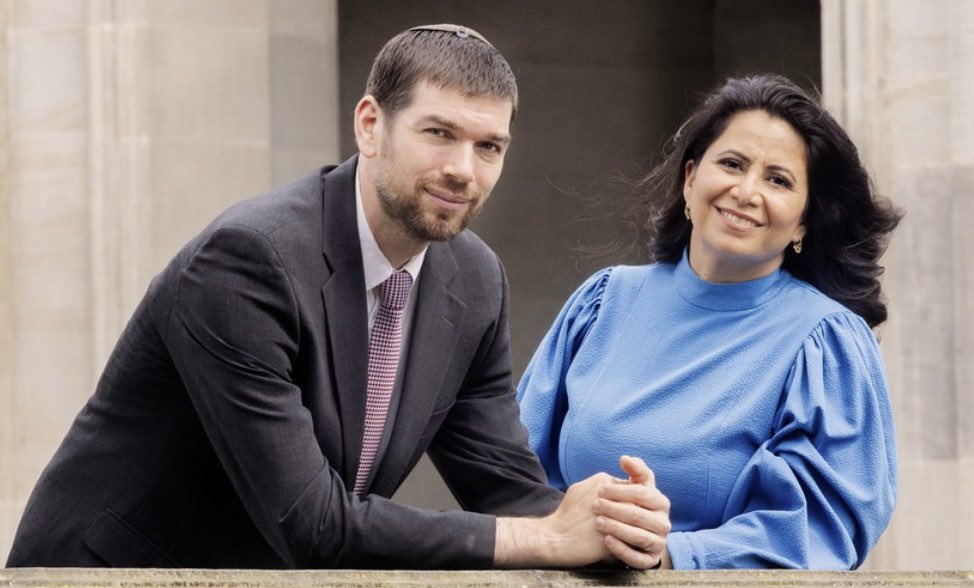 Så Det Jødiske Samfund (1.600 medlemmer) får penge og myndighed til at overvåge onlinebrugere og belære tech-platformene og myndighederne, for at der kun må blive sagt de acceptable ting om jøder og Israel, som Det Jødiske Samfund selv bestemmer?

Hvorfor skal de kontrollere det?