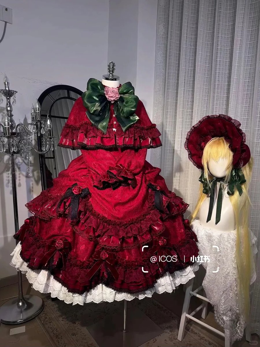 icos_cosplay's tweet photo. #ICOS「ローゼンメイデン」真紅·オリジナル衣装設定·二次創作を行った設定の衣装。
全体の生地は多重で複雑なレース生地で、ジャカードではありません。また、異なる生地を使った4層のボンネット。
#ローゼンメイデン
#PureRuby
#しんく
#cosplay
#コスプレ https://t.co/GSGLLK3bhb