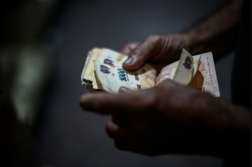 jorgekurrle's tweet image. Oficializaron nuevas subas para el #Salario #Mínimo, #Vital y #Móvil: de cuánto será este mes y a cuánto llegará en agosto 

En una decisión que impacta de lleno en el bolsillo de millones de trabajadores, el Consejo Nacional del Empleo, la Productividad y el Salario Mínimo,