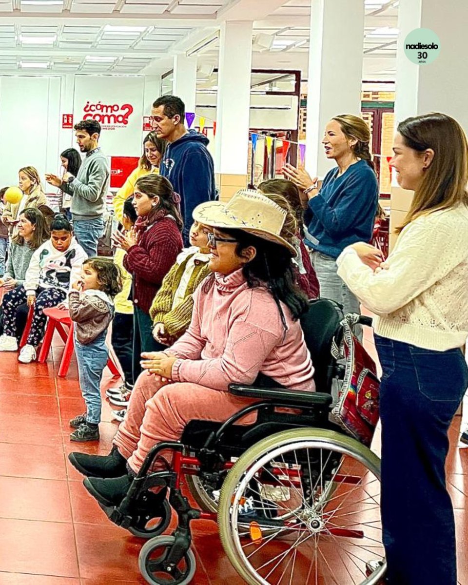 Hoy, en el #DíaInternacionaldelasPersonasConDiscapacidad, recordamos la importancia de crear espacios donde todas las personas puedan disfrutar, participar y sentirse acompañadas ❤️ 

Entra en nadiesolo.org y apúntate a una de nuestras sesiones de iniciación 🤗