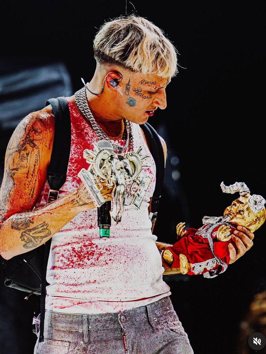 Fleek Mag tweet media