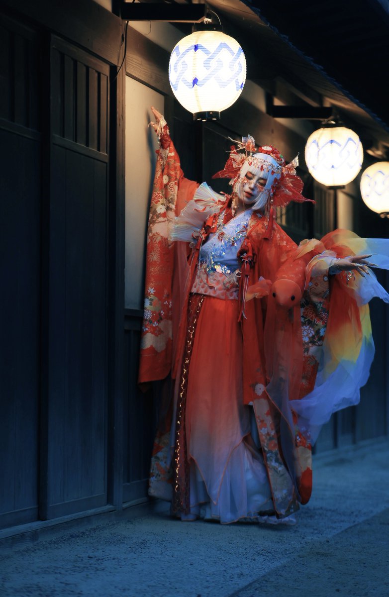 京の都の黄昏に
　舞い踊るは金魚姫

photo <a href="/Hyde00085224/">Hyde∣5/16泉州妖怪祭</a> 
 #怪々yokai祭2025 #怪々yokai祭