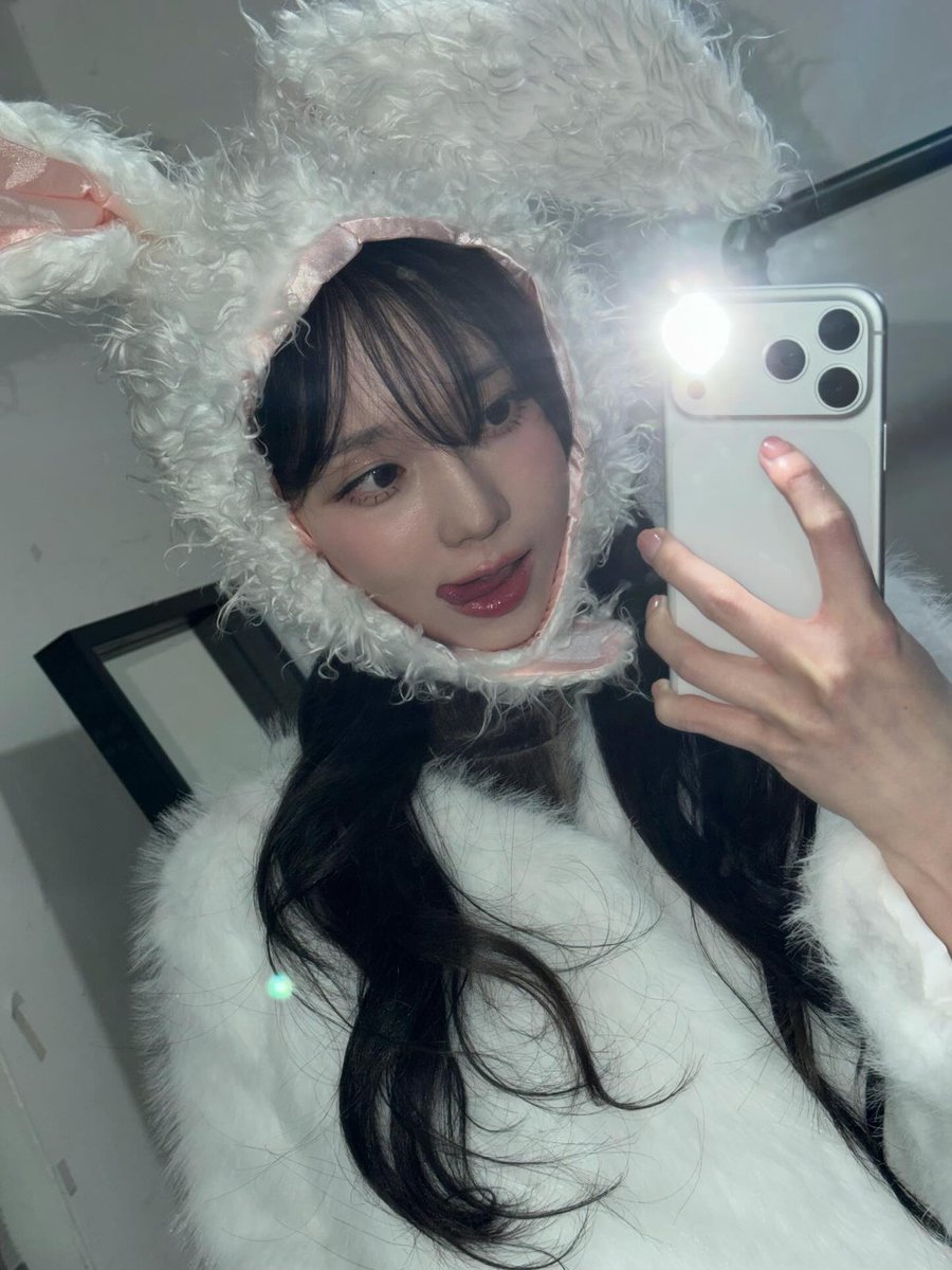 BUNNY WINTER SELFIES?!?!!!