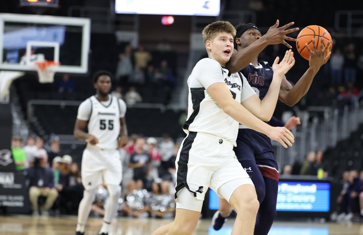 KevinMcNamara33's tweet image. Many teams with plenty of💰💰in college basketball have yet to find their way. Some never will.
Programs that can assemble a new roster every year AND coach 'em up? Those will be the big winners in the New World Order.
Here's where PC stands
#KevinMcSports
kevinmcsports.com/featured/friar…