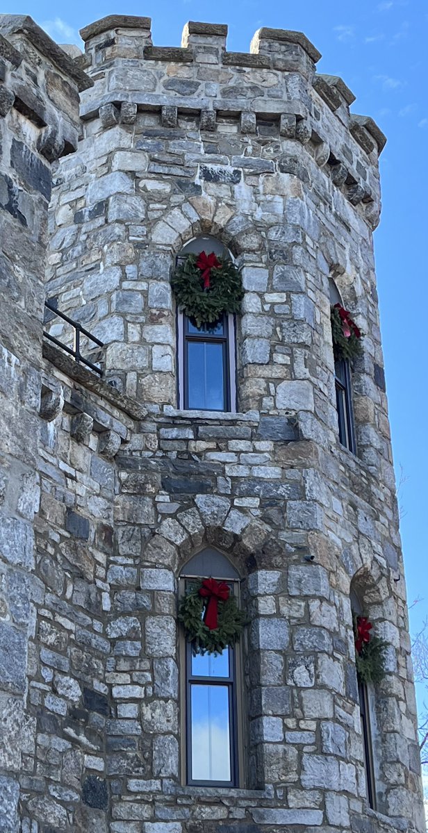 plisder's tweet image. #AlphabetChallenge #WeekWforWindows
Winnekenni Castle, Haverhill, MA