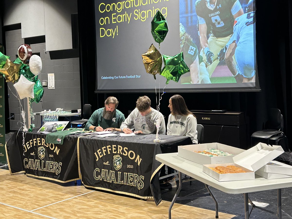 Congratulations ⁦<a href="/EdwardWhiting9/">Edward (Eddie) Whiting</a>⁩ on signing and committing to ⁦<a href="/MSU_Football/">Michigan State Football</a>⁩ 
The Spartans are lucky to have you! Go be great, be a leader and compete for excellence!!