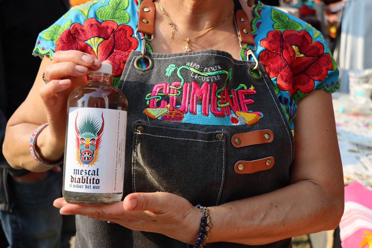 Mezcal Diablito es un mezcal artesanal de las montañas del Sur del estado de Guerrero. 
Pregunta, estamos en el Centro Histórico de la Ciudad de México.
Con notas a bosque y flores, te llevará de viaje por el Sur.
#Mezcal #CentroHistórico #CiudadDeMéxico 
#CDMX #MezcalDiablito