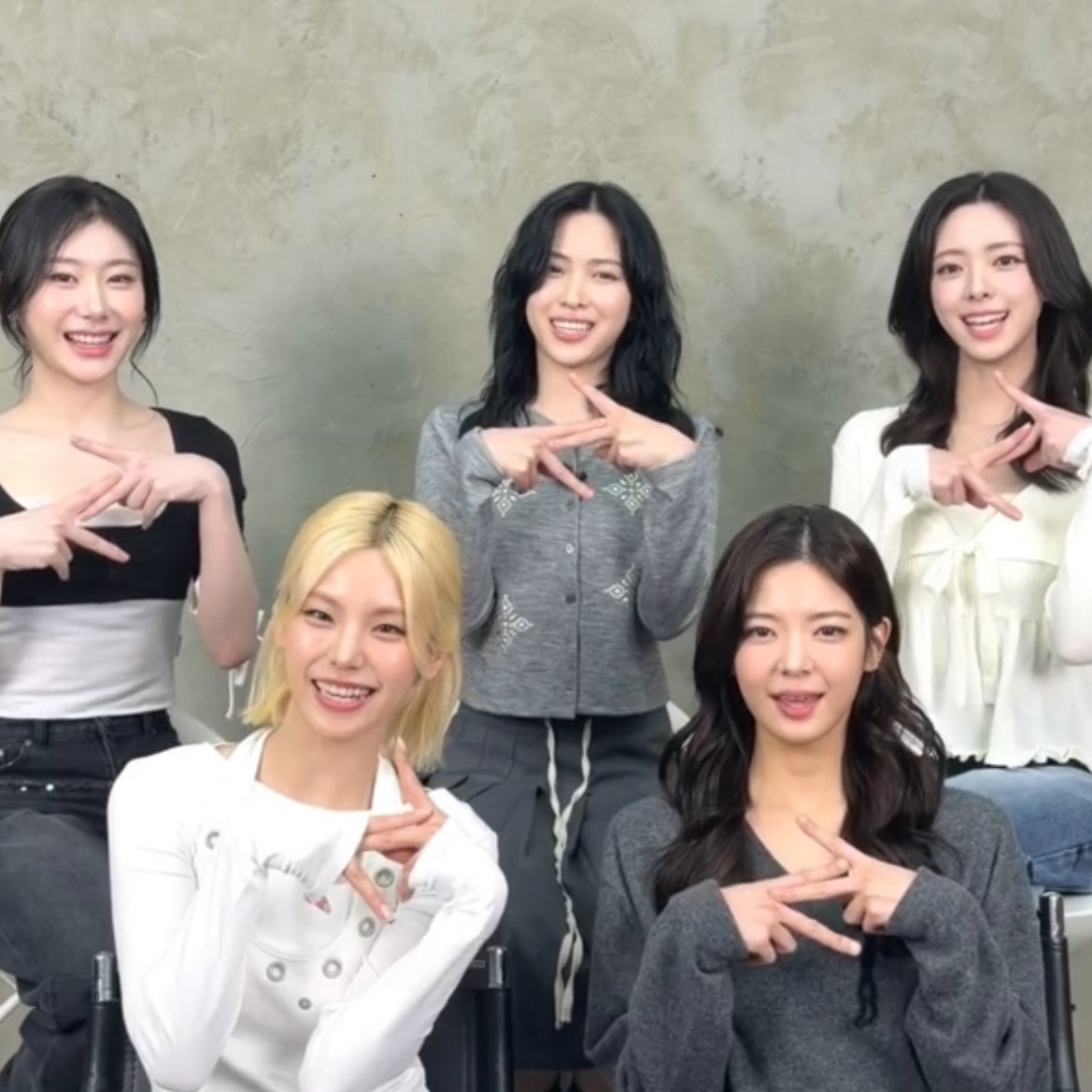 chaerryeongg's tweet image. #whoelse got the private itzy wrapped message