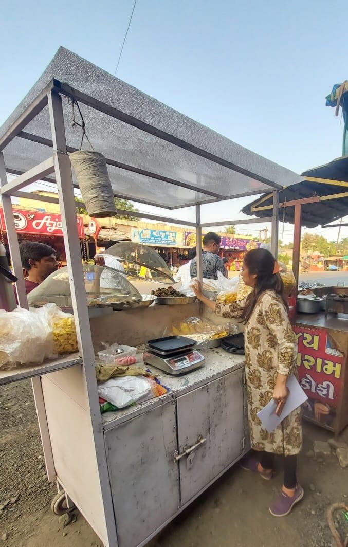 આજરોજ ઉનાઈ માતા મંદિર પરિસરમાં અને દાંડી સ્મારક ખાતે આવેલ ખાણીપીણીની દુકાનોમાંથી ખોરાકના સેમ્પલ લઈ રીપોર્ટ માટે મોકલવામાં આવ્યા. 

<a href="/CMOGuj/">CMO Gujarat</a> <a href="/sanghaviharsh/">Harsh Sanghavi</a> <a href="/GujaratTourism/">Gujarat Tourism</a> <a href="/GJFoodSafety/">Food & Drugs Control Admn, Gujarat State</a> <a href="/DdoNavsari/">DDO Navsari</a> <a href="/InfoNavsariGoG/">Info Navsari GoG</a>