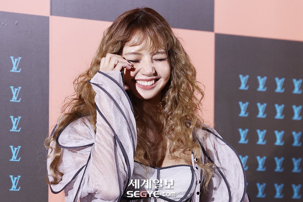 #LISA looks so beautiful at the #LouisVuitton Visionary Journey event today in Seoul! 💪💃✨🌟😍🆕᯽𝑳𝐕🇰🇷🔥👑🤍

LISA X THE LV PLACE  
#LISAxLouisVuitton
<a href="/wearelloud/">LLOUD</a>
<a href="/BLACKPINK/">BLACKPINKOFFICIAL</a>