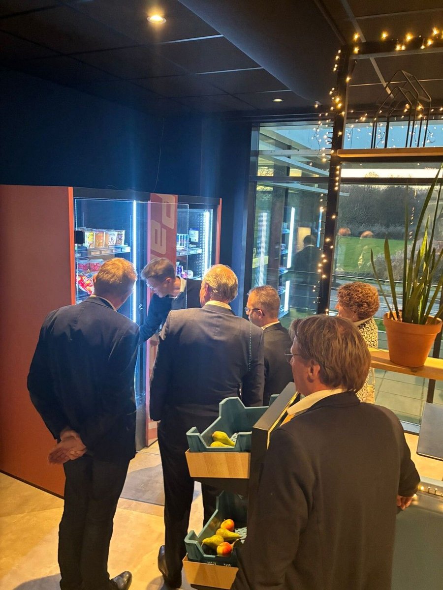 PanOstonRetail's tweet photo. Yesterday, we welcomed the mayor and councillors of the municipality of Raalte for an inspiring tour of our company! We would like to thank the council for their interest and the valuable discussion about cooperation and future plans in our region. https://t.co/yxApNaywvb