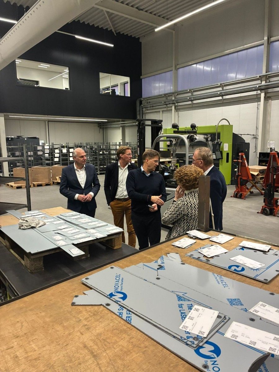 PanOstonRetail's tweet photo. Yesterday, we welcomed the mayor and councillors of the municipality of Raalte for an inspiring tour of our company! We would like to thank the council for their interest and the valuable discussion about cooperation and future plans in our region. https://t.co/yxApNaywvb