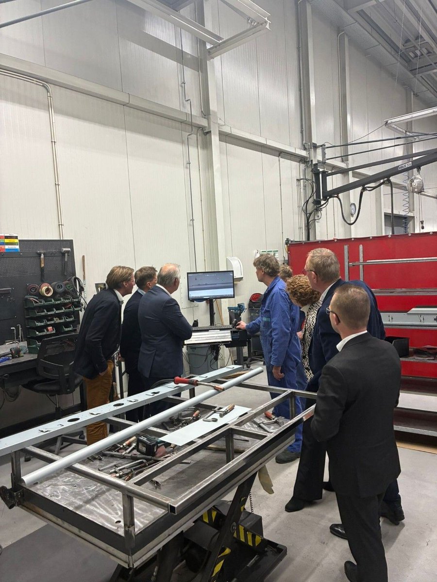 Yesterday, we welcomed the mayor and councillors of the municipality of Raalte for an inspiring tour of our company! We would like to thank the council for their interest and the valuable discussion about cooperation and future plans in our region.