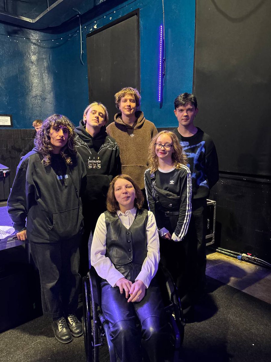 fackedupworld's tweet photo. I even remembered my twitter password for this.

No Palaye concert this year unfortunately(I miss those guys a lot) but there were still a lot of fun! And tears. Mostly fun https://t.co/uNnzBzg4u8