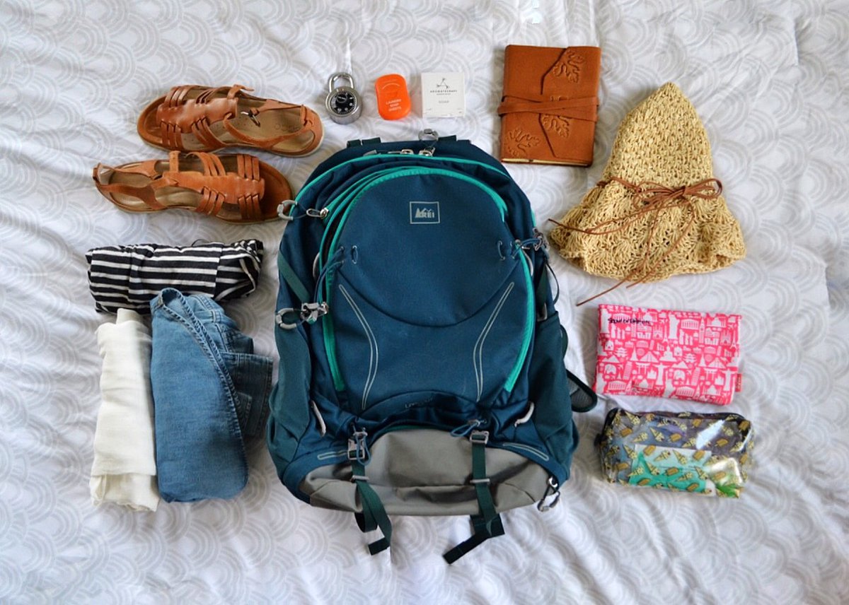 HeSaysSheSaysKC's tweet image. Attention serial overpackers: it IS possible to pack for 2 weeks in just a backpack. 🎒 #PackingTips from The Girl Who Goes: bit.ly/2PG1m3W