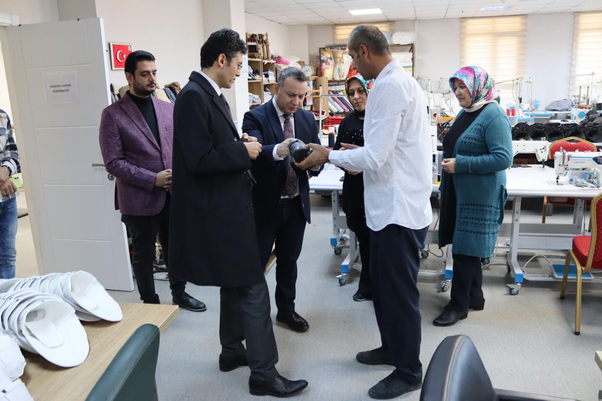 Kaymakamımız Yücel Erdem, Vali Yardımcımız Erkan Kaçmaz ile birlikte Bünyan Hanımeli ve Çağlayan Kadın Kooperatiflerimizi ziyaret etti. 

Emekleri ve başarılı çalışmalarıyla İlçemize değer katan kadınlarımızın her zaman yanındayız. 

<a href="/kayserivaliligi/">T.C.Kayseri Valiliği</a> 
<a href="/gokmen_cicek_/">Gökmen Çiçek</a>