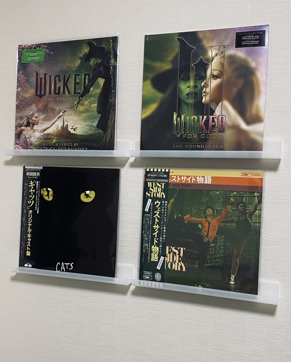 アナログレコードの飾り棚、残り2つも取り付けた。