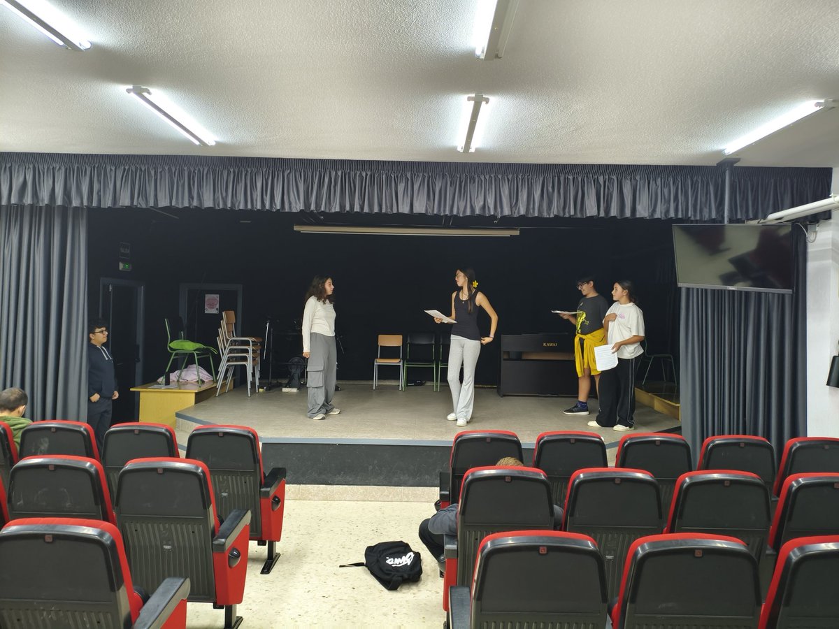 ManuelGarciaOri's tweet photo. Seguimos con mucha ilusión con nuestro Taller de Teatro, los martes por la tarde, en el #IESThader. https://t.co/KorJNwhtQq