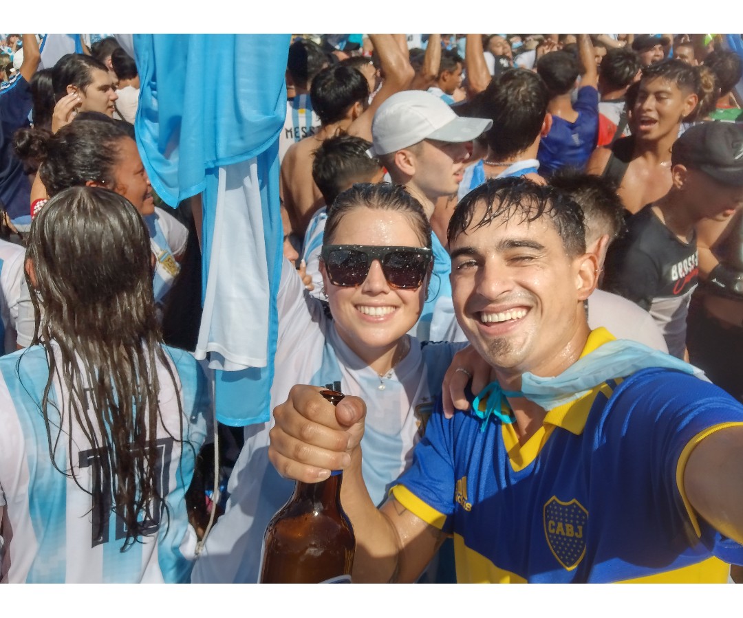 AantoSch's tweet photo. @cmdeluzu @nadiedicenada_ así vivimos el festejo Mundial 2022🇦🇷 https://t.co/DpLwRgxIMC