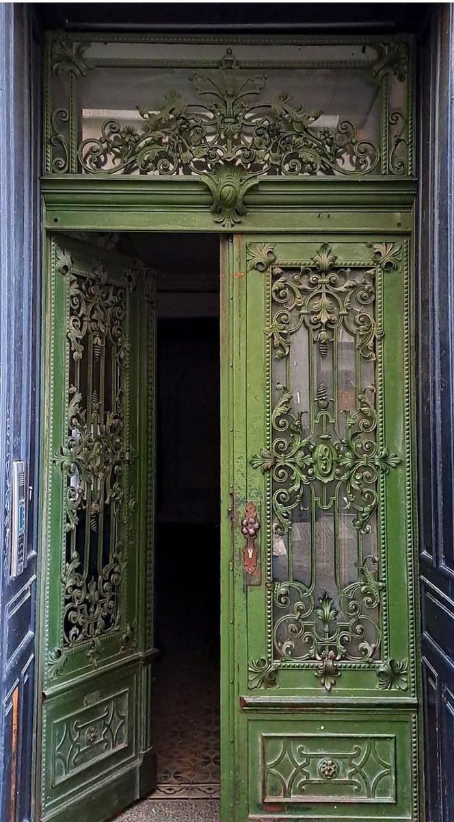 Fascinate_Hist's tweet image. Doors this beautiful don&apos;t just open, they invite.