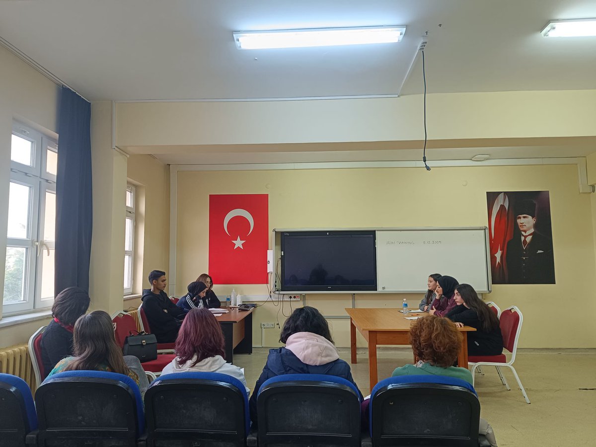 corlu_lisesi's tweet photo. Okulumuzda düzenlenen münazara yarışmasının yarı final karşılaşması Papirüs Takımı ile Rasyonalistler Takımı arasında gerçekleştirildi. Karşılaşmayı kazanan Rasyonalistler Takımı finale yükseldi.
@tcmeb @tekirdagmem @drazizyeniyol @CorluMem @hete61 https://t.co/tw0cMToo2v