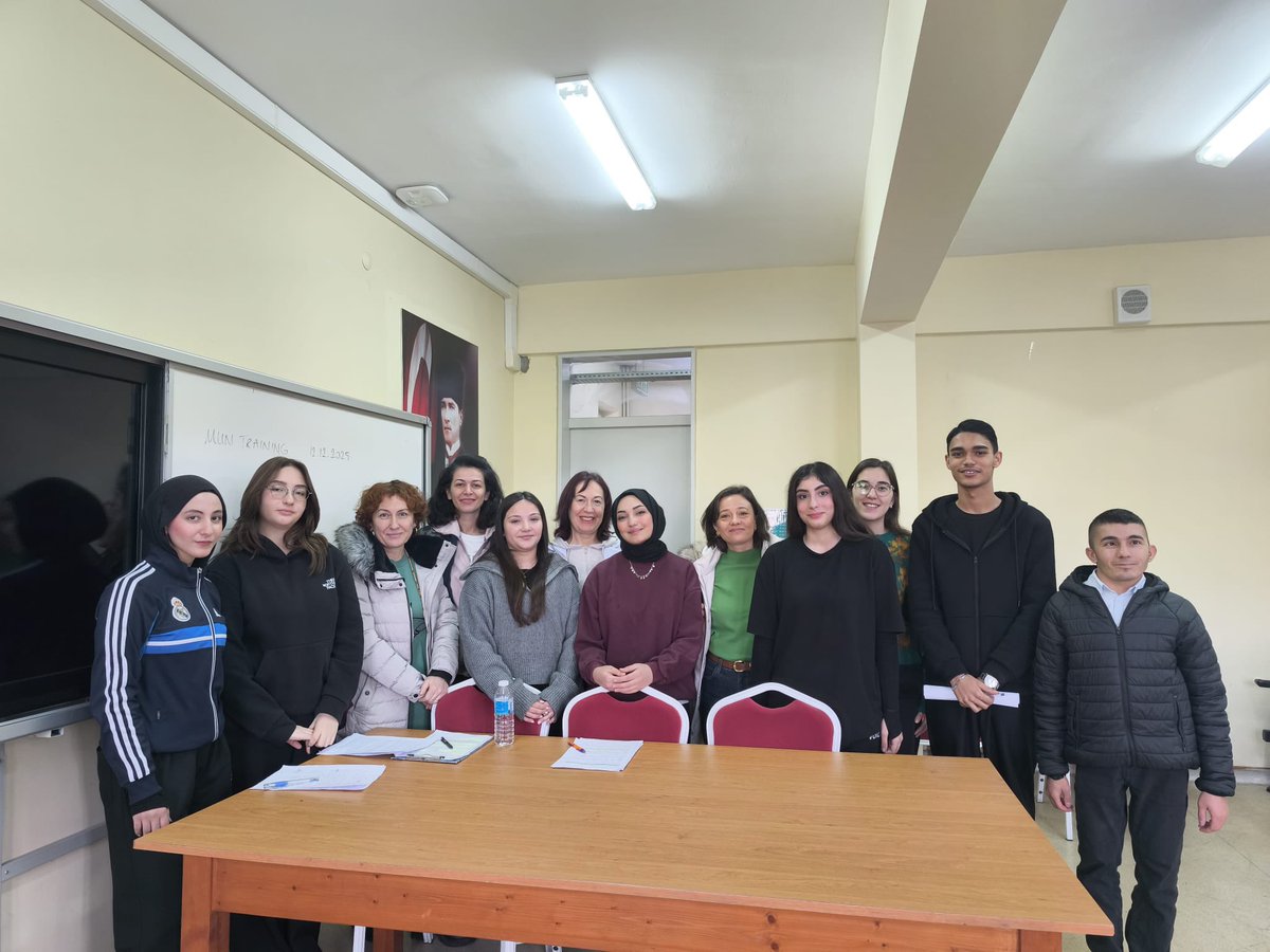 corlu_lisesi's tweet photo. Okulumuzda düzenlenen münazara yarışmasının yarı final karşılaşması Papirüs Takımı ile Rasyonalistler Takımı arasında gerçekleştirildi. Karşılaşmayı kazanan Rasyonalistler Takımı finale yükseldi.
@tcmeb @tekirdagmem @drazizyeniyol @CorluMem @hete61 https://t.co/tw0cMToo2v