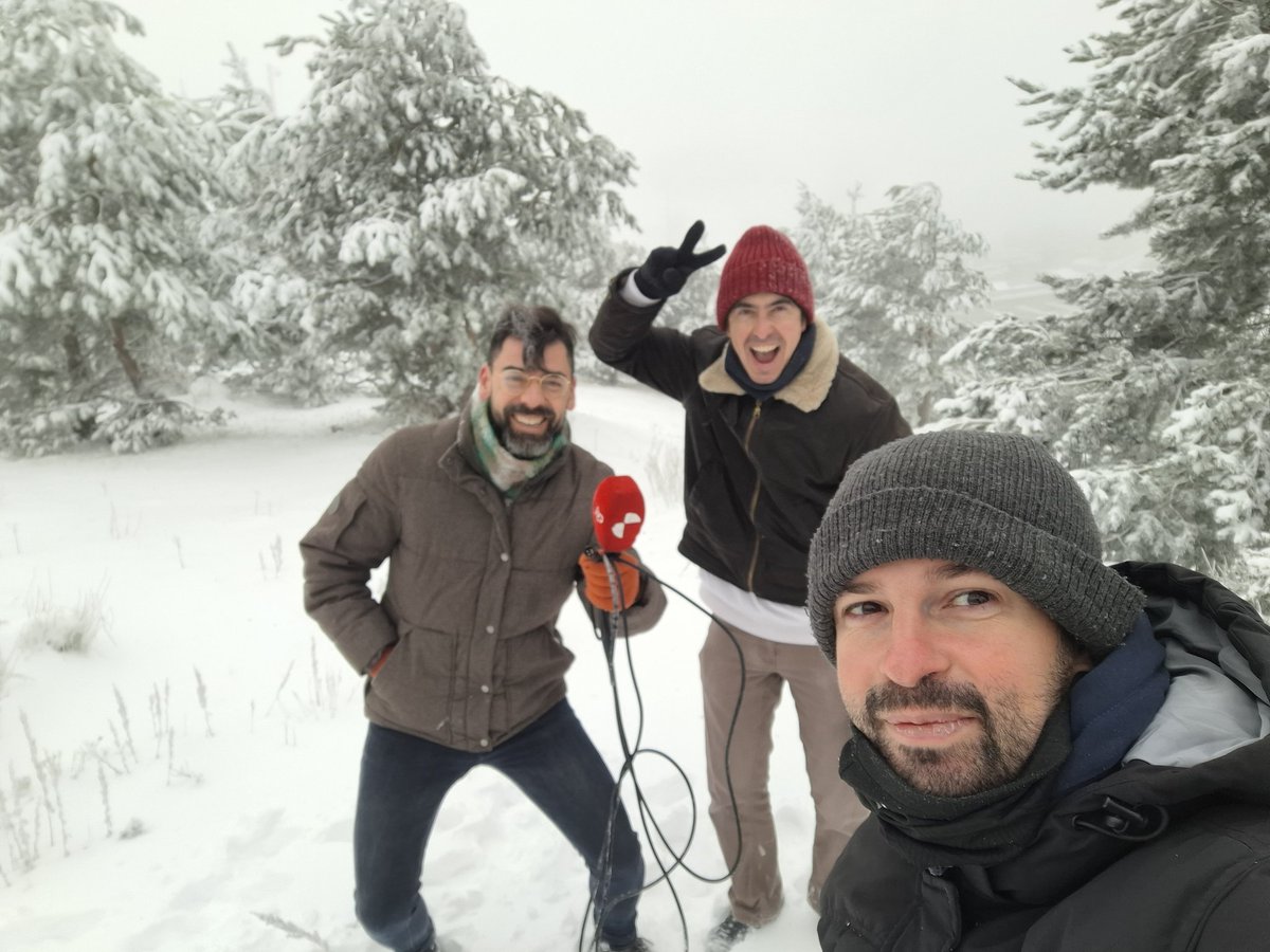 Hoy grabando la sección de Meteo Segovia para <a href="/La8Segovia/">La 8 Segovia</a> en el Puerto de Navacerrada entre el frio y la nieve, con los cracks <a href="/sperela/">Sergio Perela Moure</a> y Lorenzo. Saldra mañana jueves