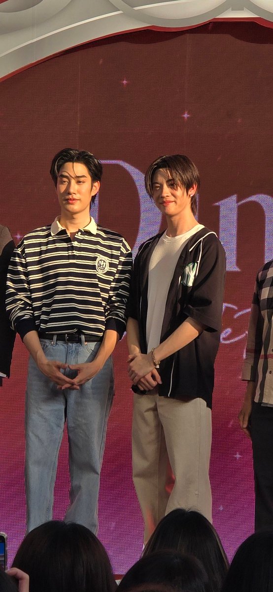 PaymikaJ's tweet photo. แล้วตัวหนูเองก็คือยืนตากแดดฉ่ำเลยนะลูกก บนเวทีน่ะ ร้อนจนหูแดง แสนดีที่ 1 ไปเลย 
.
#DintoxTleFirstOne
#TleFirstone
#TLE_mtm #Firsto https://t.co/p3yT3hh4yV