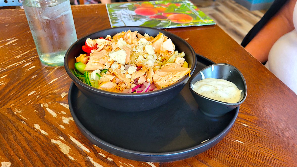 RoadTips's tweet image. Usually, I'm the one who finds good places to eat, but this time it was my wife who picked out this quaint little bistro with made-from-scratch, locally-sourced foods with an interesting cocktail list - Jules' Bistro in St. Cloud, MN
roadtips.blog/2025/12/03/jul…