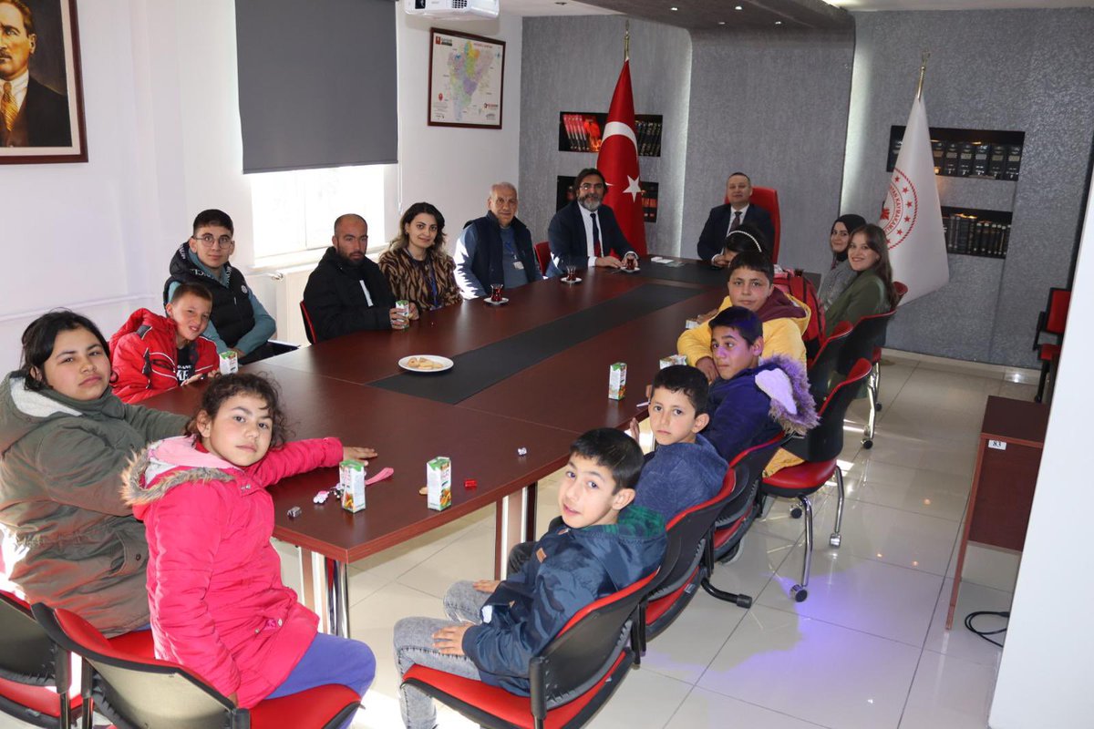 Özel Eylül Sevim Eğitim ve Rehabilitasyon Merkezi öğrenci ve öğretmenlerimiz 3 Aralık Dünya Engelliler Günü sebebiyle Kaymakamımız Yücel Erdem’i ziyaret etti.

Engelli bireylerin yalnızca bugün değil, her gün yanındayız. Birlikte olduğumuzda hiçbir engel aşılmaz değildir.