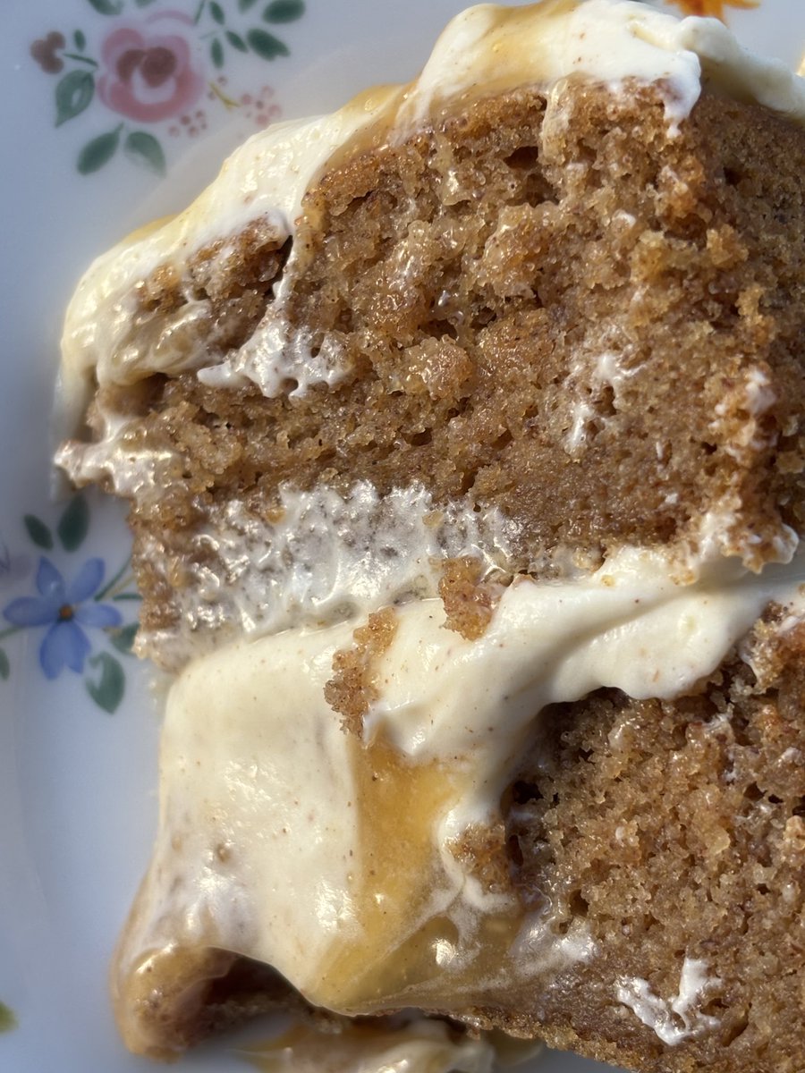 gingerbread cake filled with brown butter cream cheese frosting and a cinnamon salted caramel <33