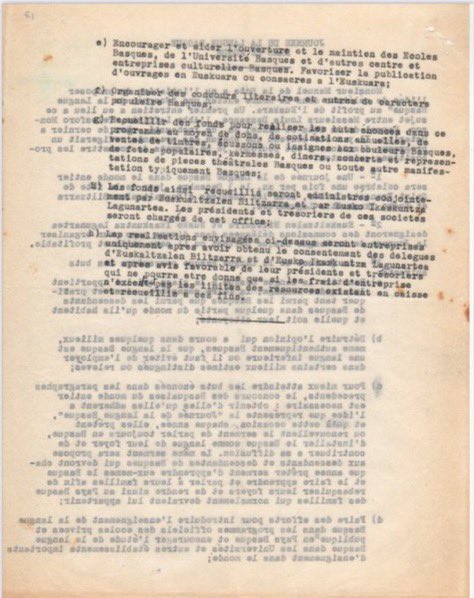 Gaur 76 urte ospatu zen lehen Euskararen Nazioarteko Eguna. 

J. Sarrionandiak Olaso Dorreko Artxiboan topatutako agiriak bere sorrera azaltzen du.

Manu Sotaren ideia, Sota, Monzon, Intxausti, Dassance eta Laffittek eraman zuten aurrera. 

Azken bi hauek egingo zutelarik publiko