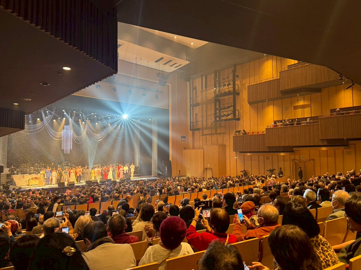 取り急ぎです‼️徳間ジャパンコミュニケーションズ創立60周年記念コンサート🌈
広い会場にあたたかい皆様‼️最高の時間でした♪︎2部ではMCにも挑戦しました🔥徳光和夫さんのアドバイスのおかげでちゃんと話せたよ😆とにかく楽しい‼️余韻で寝れない😳
ありがとうございました❣️
今日のブログをお楽しみに