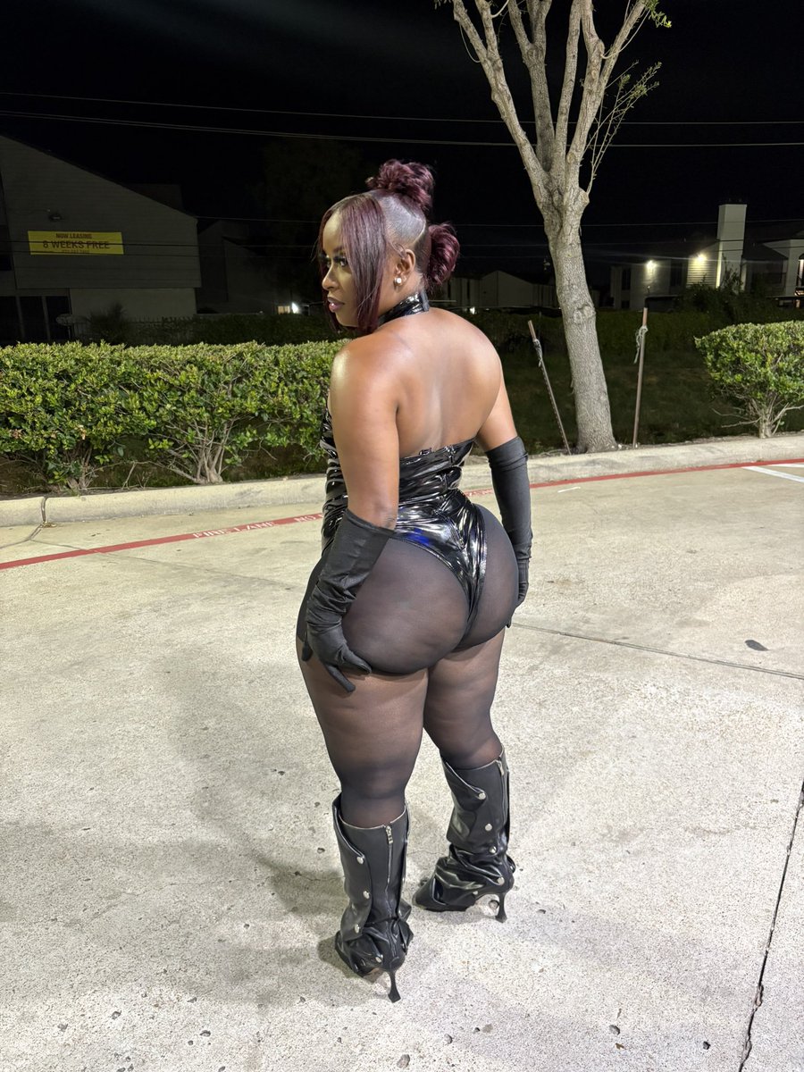 ashleymerving's tweet photo. @MrNuamah @onlyoneairy Maybe because it is her lmaooo the hell https://t.co/VLxTprMoGW