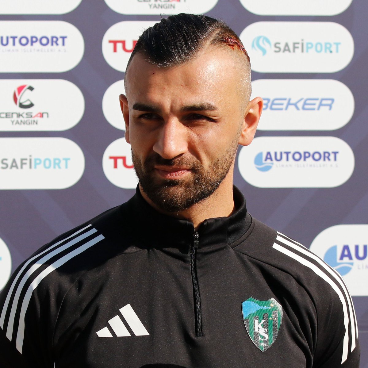 SportsDigitale's tweet image. Serdar Dursun: Fenerbahçe, eski oyuncuları derbiyi izlemek için davet etti. Bence maça gitmemde hiçbir sorun yok. Ülkemizde şöyle bir algı var, &apos;eski takıma yatıyorsun&apos; gibi... Bunu hocamıza da yaptılar. Bu zihniyetten vazgeçmemiz lazım. Bizler onurlu, gururlu insanlarız. Maç…