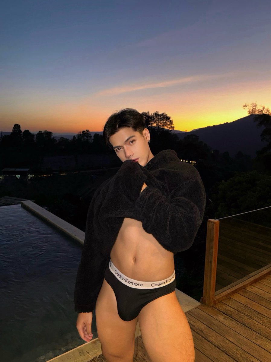 หนาวๆแบบนี้ระวังโดนหลอกไปกอดนะครับ
ไม่ได้เป็นห่วง แต่เป็นคนหลอก🥶