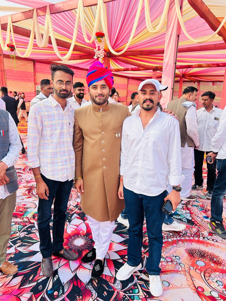 ManzuDinesh's tweet image. आज बिलाड़ा (जोधपुर) में श्री परसराम बिश्नोई, सुपुत्र स्व. श्री रामसिंह जी बिश्नोई (प्रख्यात किसान नेता एवं राजस्थान सरकार के पूर्व कैबिनेट मंत्री) तथा विक्रम सिंह बिश्नोई जी के पारिवारिक समारोह में शामिल होकर बधाई और शुभकामनाएं दी।