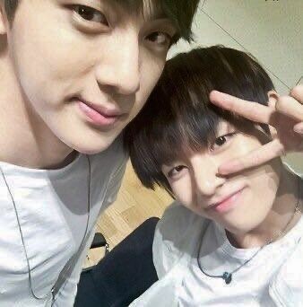 eunhoflmnguista's tweet photo. #taejinau (repost) || Enchanted🪻- Especial TAEJINCEMBER part. 1

Onde Taehyung, totalmente bêbado, liga para Seokjin na madrugada do aniversário do mais velho dizendo que foi encantador conhecê-lo e pedindo para que não estivesse apaixonado por ninguém. https://t.co/GegaLUcPm2