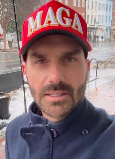 pesquisas_elige's tweet photo. 🚨URGENTE: O Deputado Federal Eduardo Bolsonaro recebeu DOAÇÕES PIX do Presidente Hugo Motta (REP-PB), da Câmara Federal, e destinou R$ 4 MILHÕES para as montadoras Chevrolet e Toyota, via emendas parlamentares secretas. Atualmente, Eduardo Bolsonaro está no Texas, estado dos Estados Unidos onde fica a sede GLOBAL da Chevrolet. Vale lembrar que o Bananinha se encontra licenciado!

🗞️Siga @pesquisas_elige e @analise2025