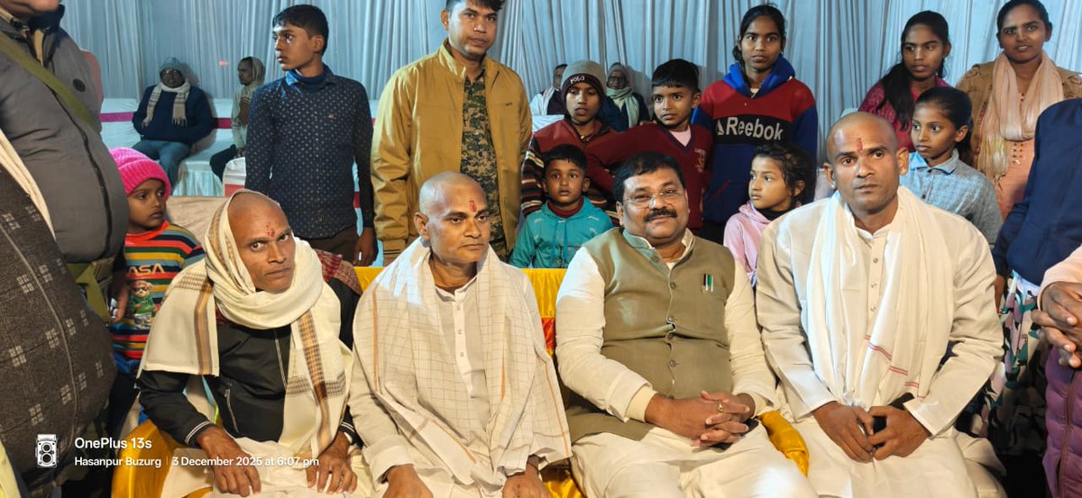 JDUUmeshSingh's tweet image. महनार विधानसभा क्षेत्र के जंदाहा प्रखंड अंतर्गत हसनपुर बुजुर्ग (खोपी) में श्री चंदन कुमार सिंह जी के यहाँ आयोजित श्राद्धकर्म में सम्मिलित होकर दिवंगत पुण्यात्मा को विनम्र श्रद्धांजलि अर्पित की। ईश्वर शोकाकुल परिवार को धैर्य एवं शक्ति प्रदान करें।