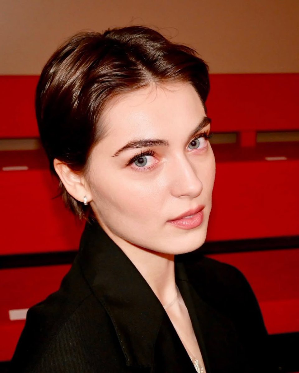 anamariavfp's tweet photo. new photos of Anamaria in New York for an event for @CHANEL. She looks absolutely stunning in these photos. 

#AnamariaVartolomei #CHANEL #NewYork https://t.co/ahgIq7mDQT