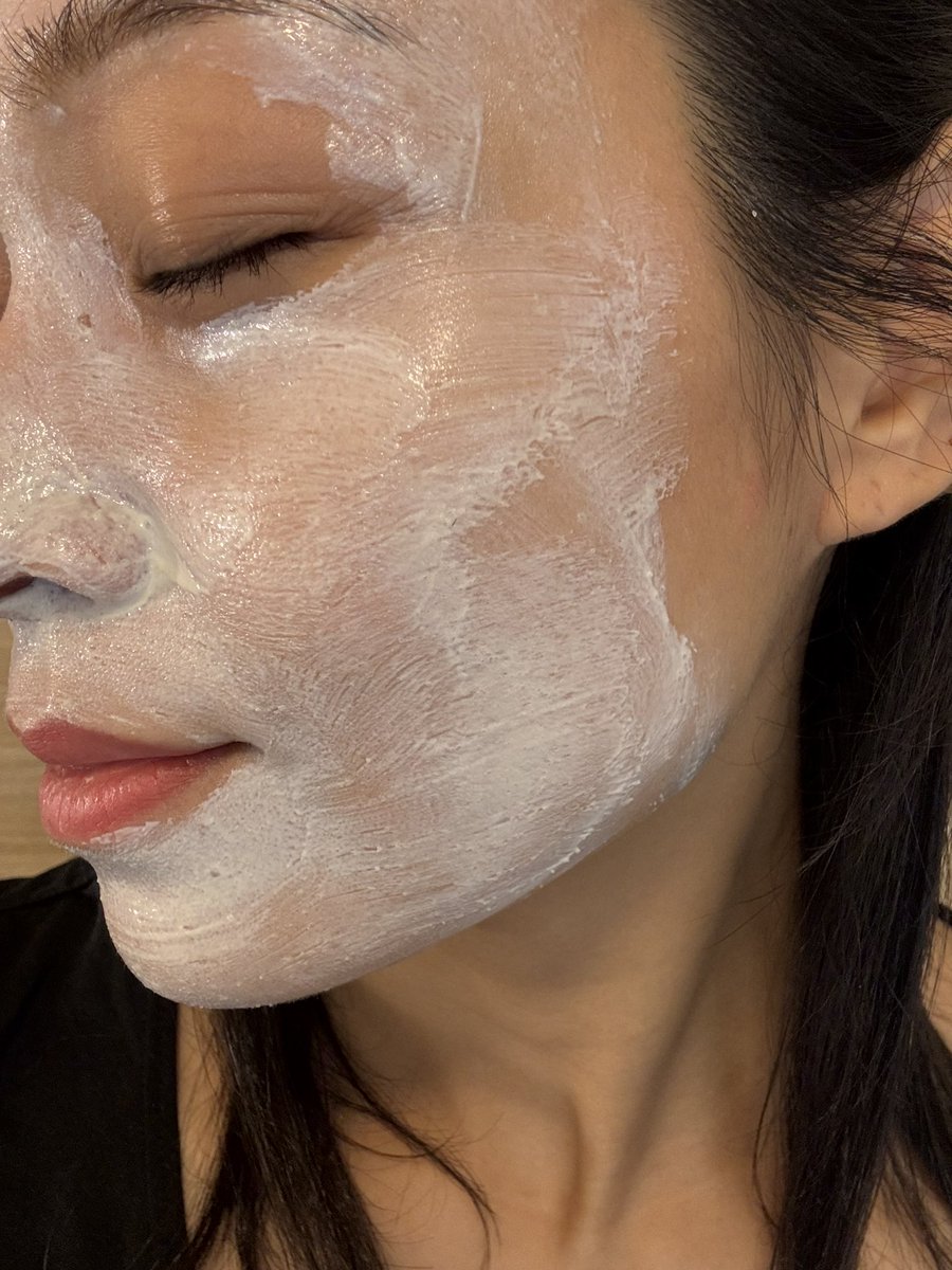 __miiru1's tweet image. くすみが消えて、トーンアップ✨のマスク洗顔料
・マスクにも普段の洗顔にも使える
・くすみケア美容液が導入できる
2WAYクリアマスクウォッシュのご紹介
これを使えばお肌がトーンアップ！
だから大事な予定の前日には必ず使ってる😏

PR:willone #willone