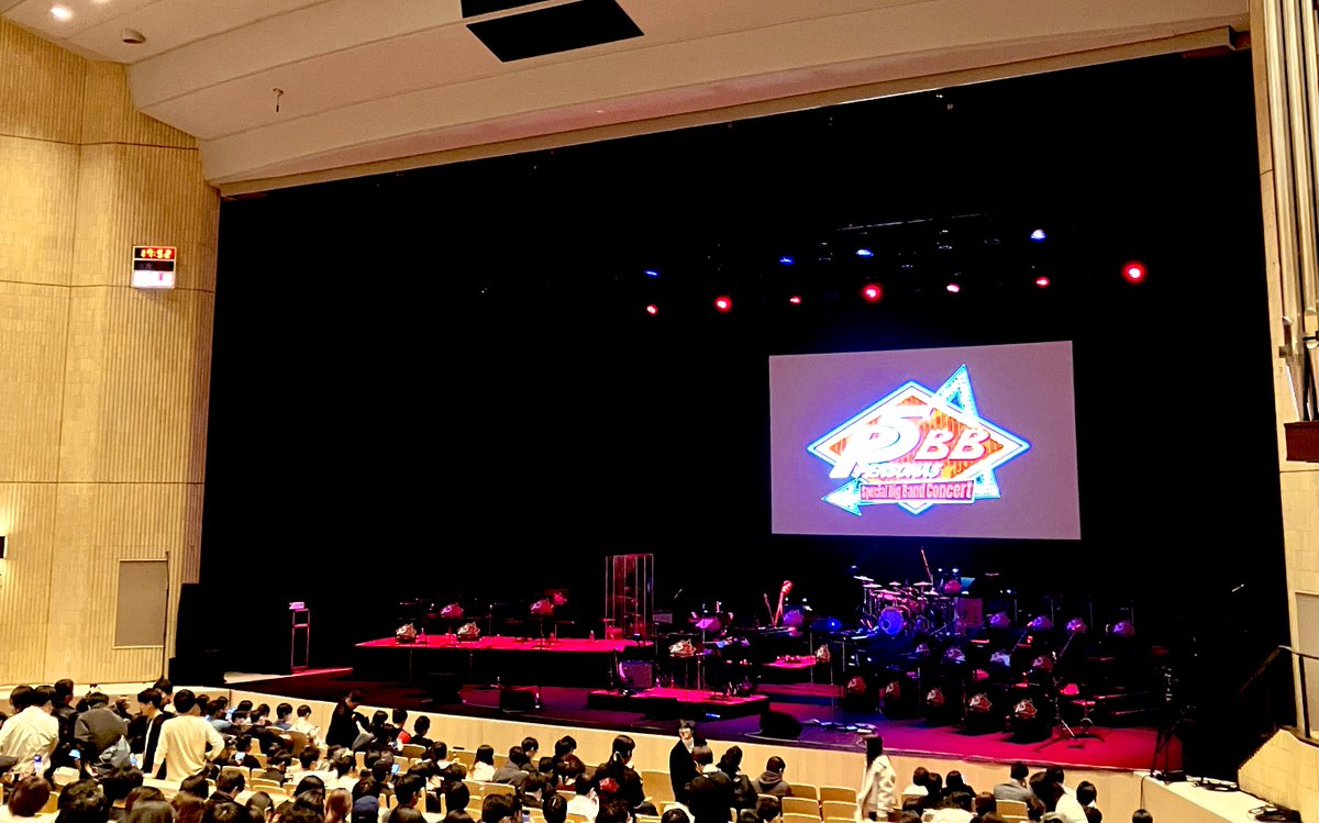 rightangle_90's tweet photo. ペルソナ5のビッグバンドコンサート観てきた！
サントラで何回も聞いた曲がビッグバンド用にアレンジされてて、すっごい楽しかった！
周りの人の見てて、ペルソナ5のライブだし自分も赤いもの身につけて参戦すれば良かったなー
テンション上がりすぎて痛くなるまで拍手しちゃった
 #P5BB #ペルコン https://t.co/McUykFk2xJ