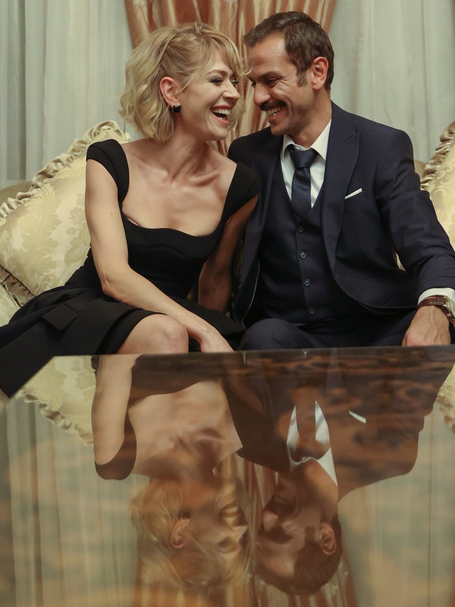 Kaptan ile Sarı Fırtına 🌹

#Veliaht setinden #YahDer’cilere özel kareler ❤️‍🔥 <a href="/erkankeka/">ErkanKolçakKöstendil</a> #HazalTüresan

<a href="/ShowTV/">Show TV</a> <a href="/farocompany/">FARO</a> <a href="/GoldYapim/">Gold Film</a>